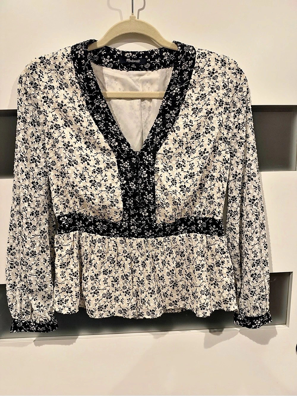Madewell HAF62 Floral Peplum Blouse in White & Black Size XS - Picture 2 of 10